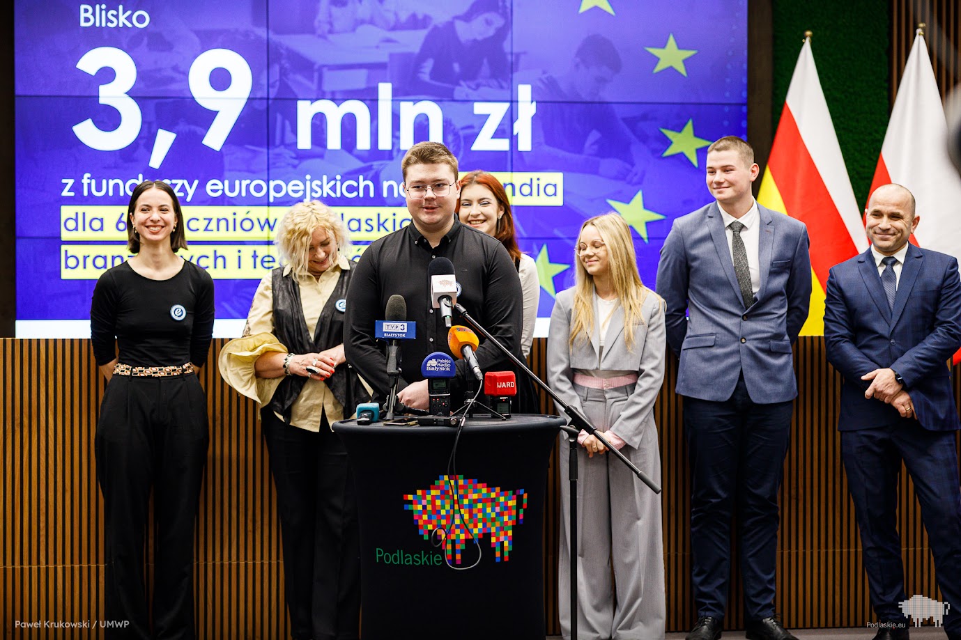 Uczeń zabiera głos podczas konferencji