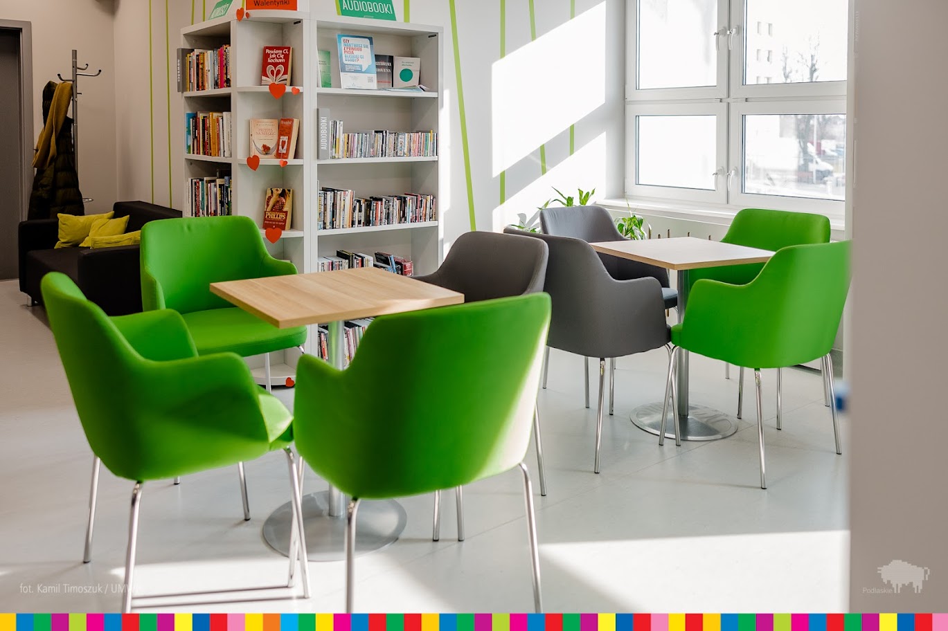 Stoliki w bibliotece