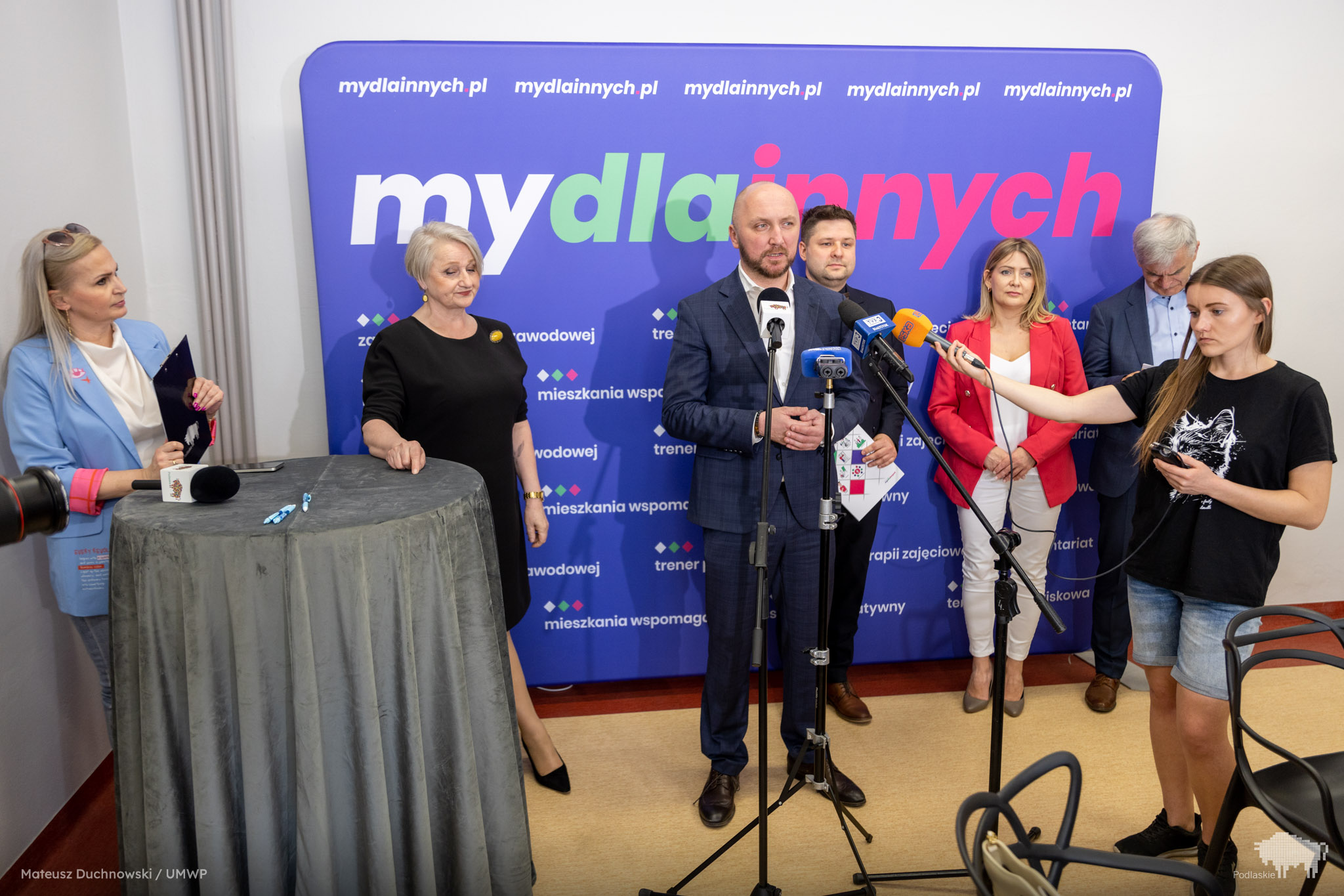 Uczestnicy konferencji z podpisania umowy