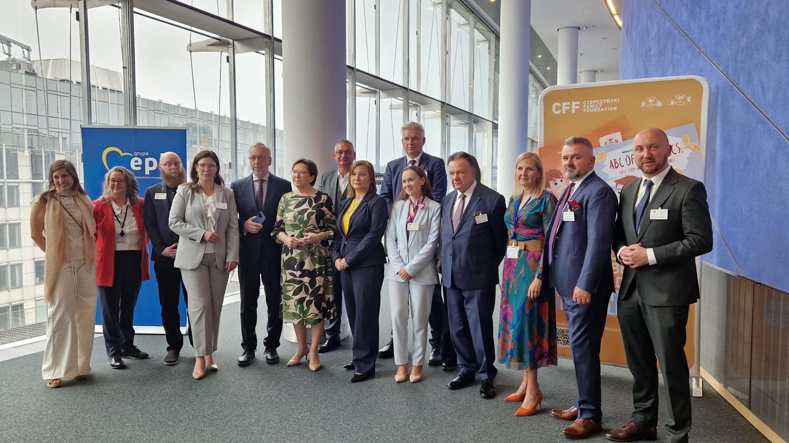 Wspólne zdjęcie uczestników konferencji