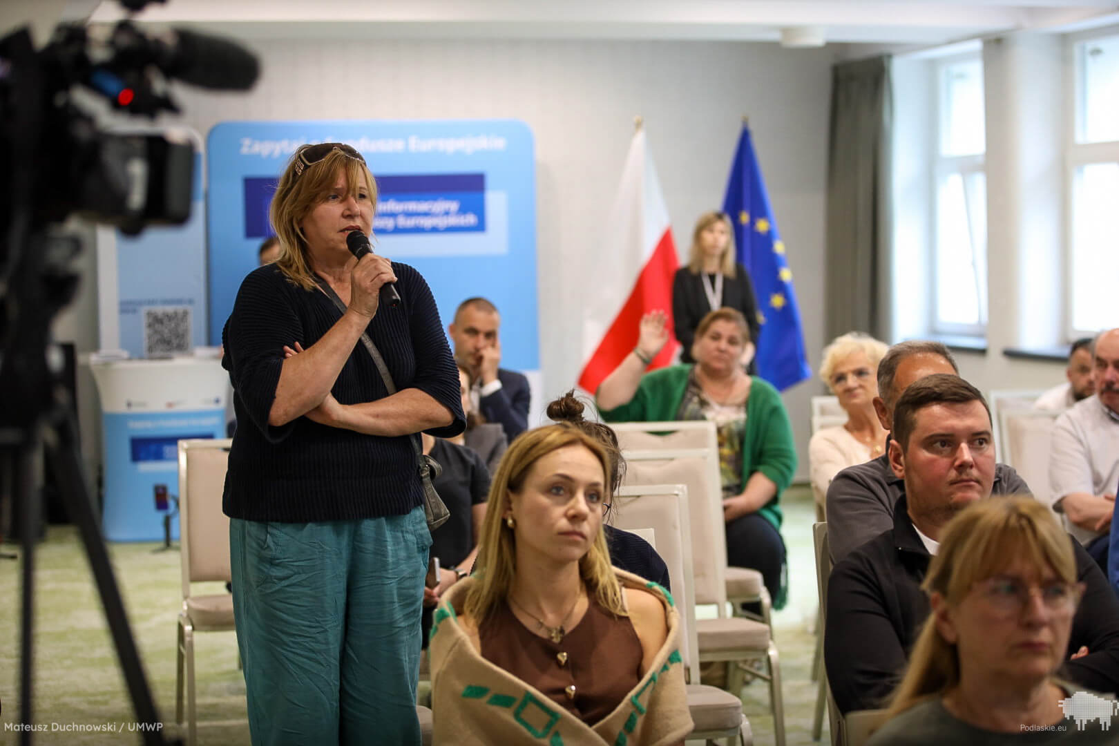 Uczestniczka spotkania informacyjnego zabiera głos