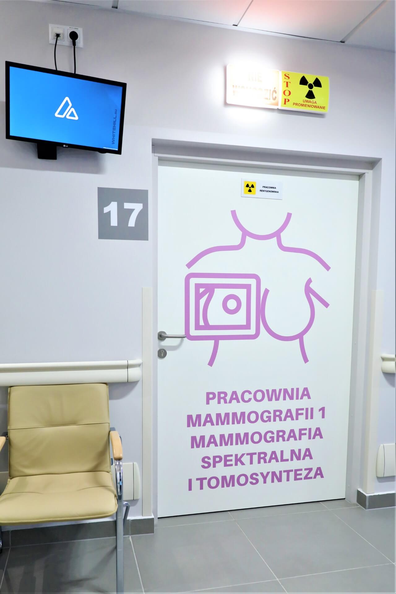 Drzwi do pracowni mammograficznej