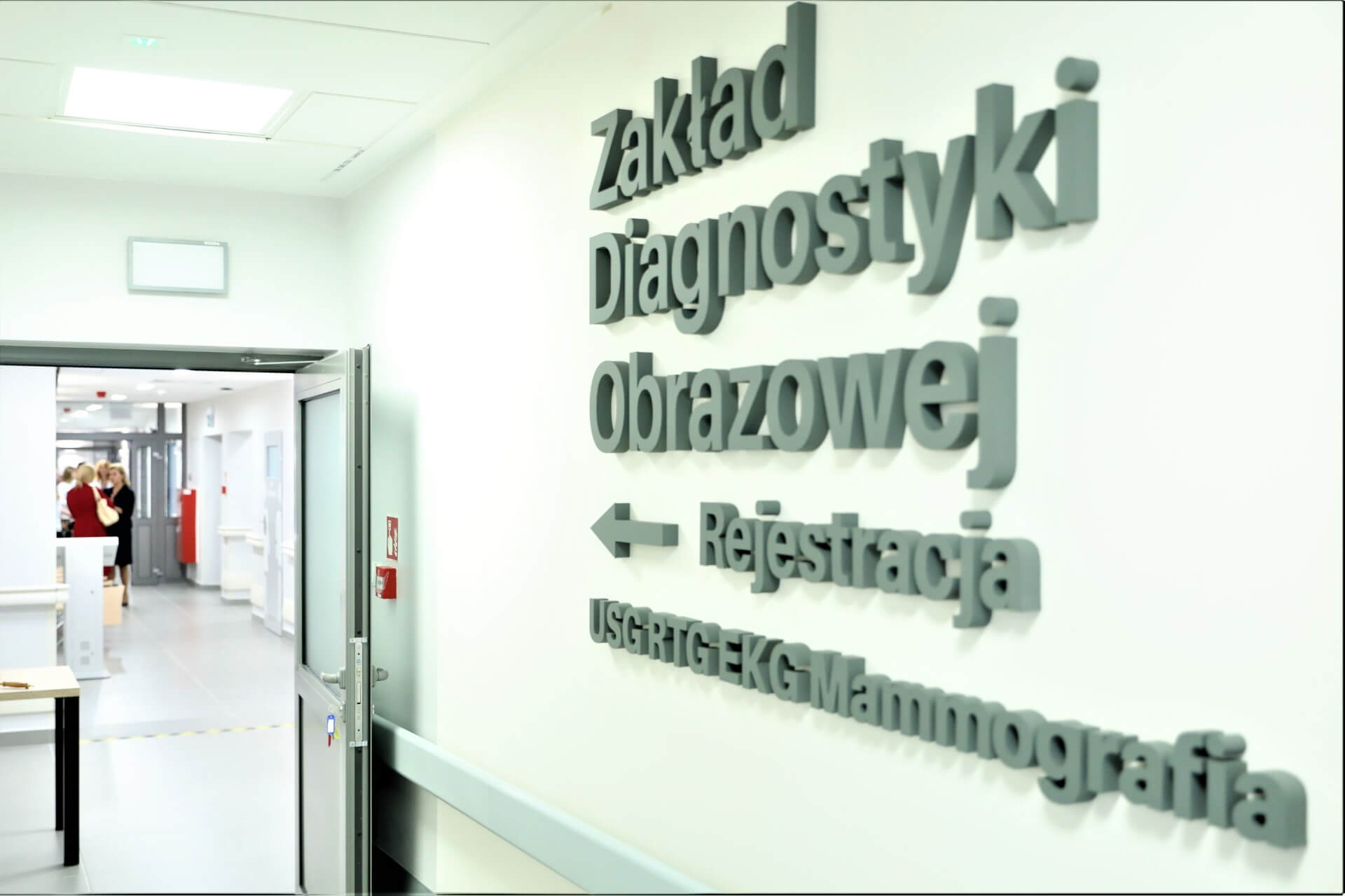 Napis na ścianie: Zakład Diagnostyki Obrazowej