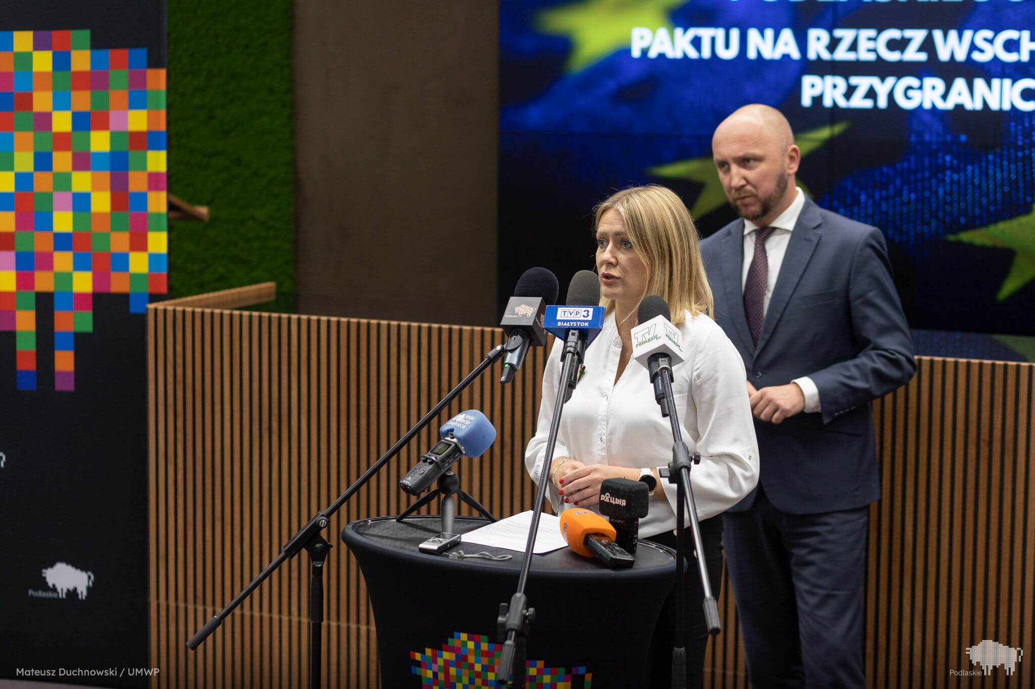 Dyrektor Karolina Perkowska zabiera głos podczas konferencji prasowej