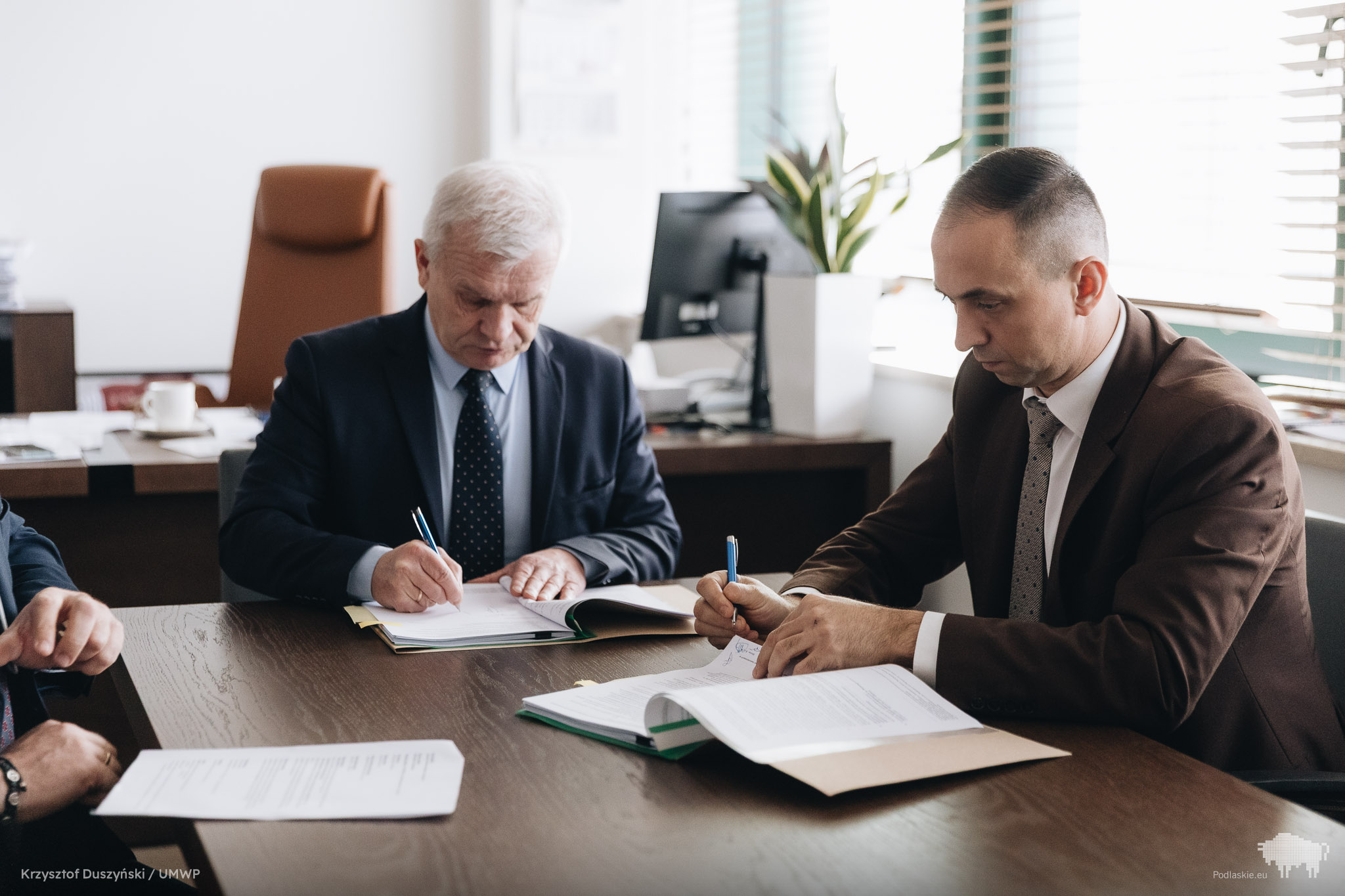 Przedstawiciele umowy w Noworodzie