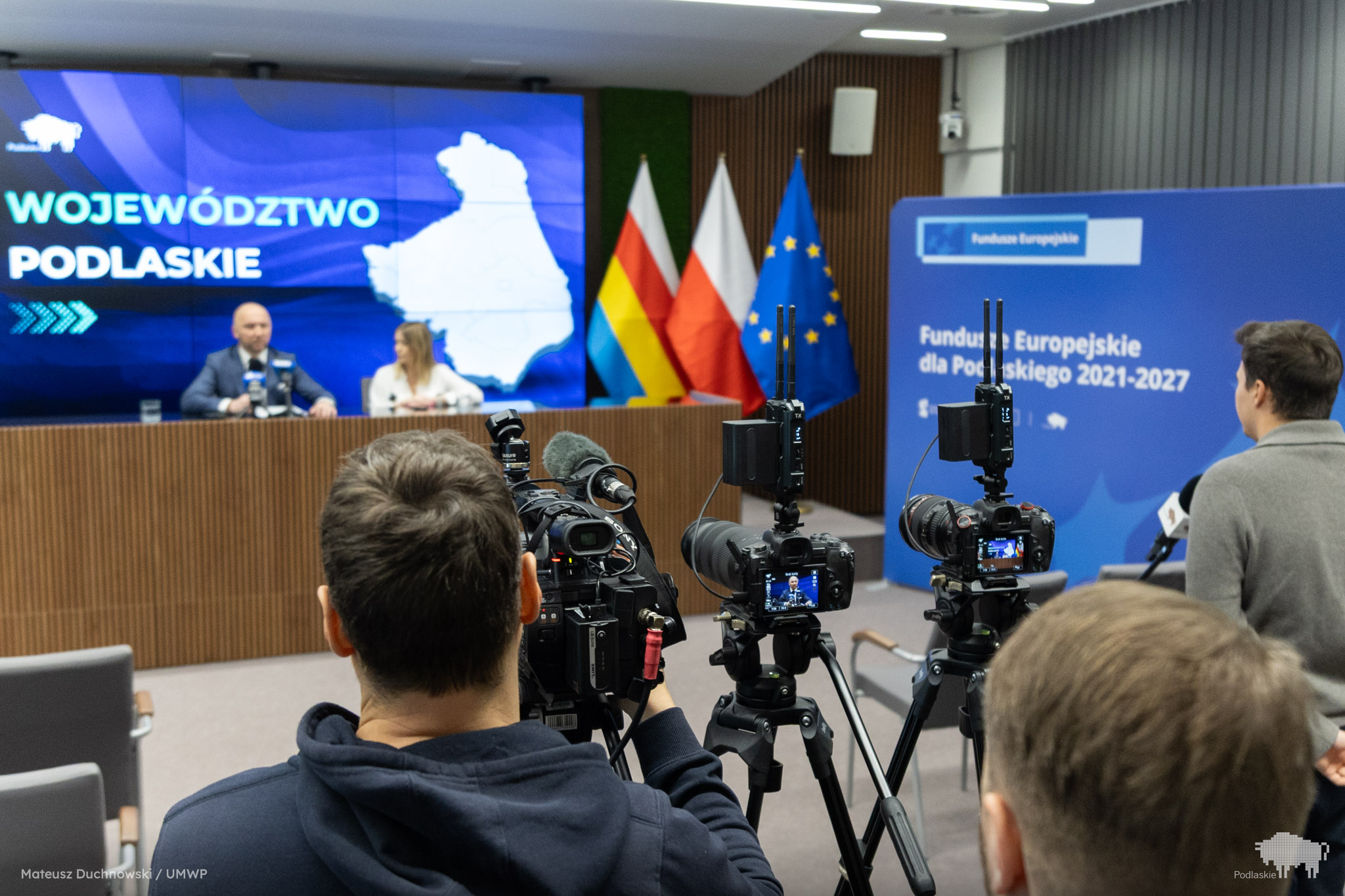 Marszałek z Dyrektor departamentu podczas konferencji