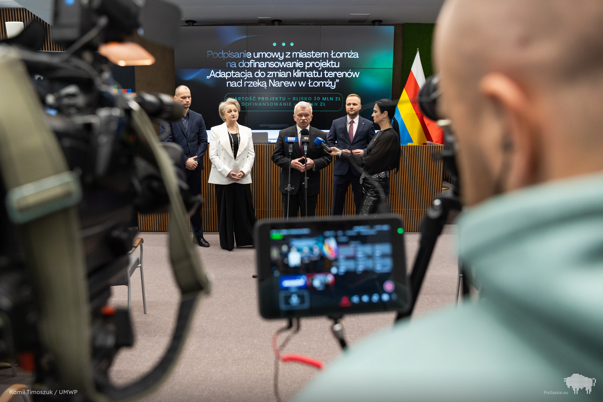 Podpisanie umowy z miastem Łomża podczas konferencji