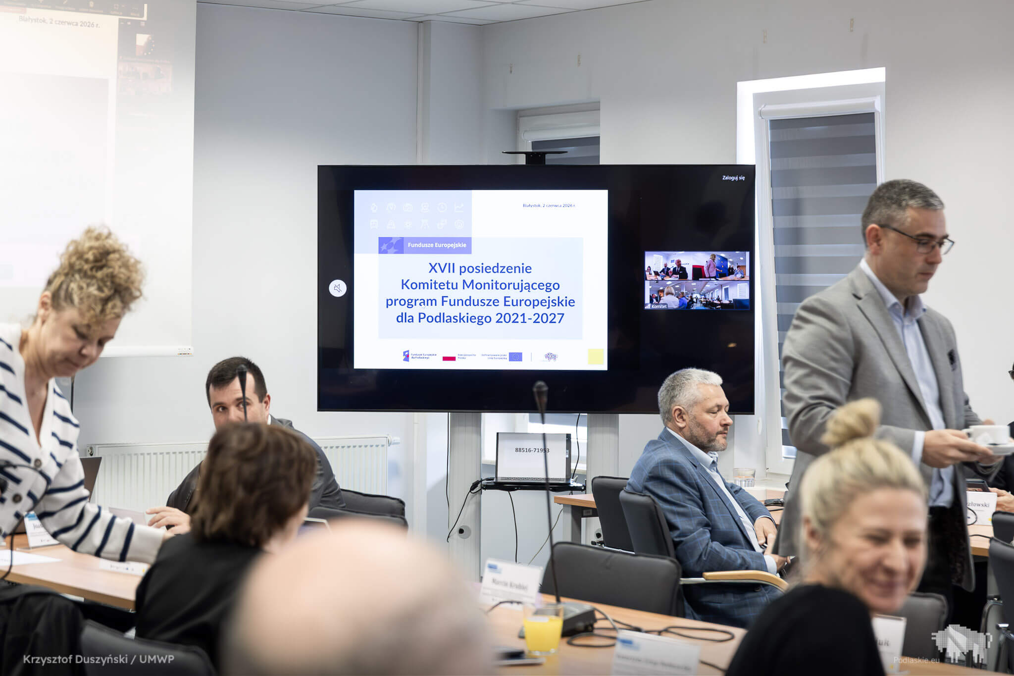 Telewizor wyświetlający prezentację