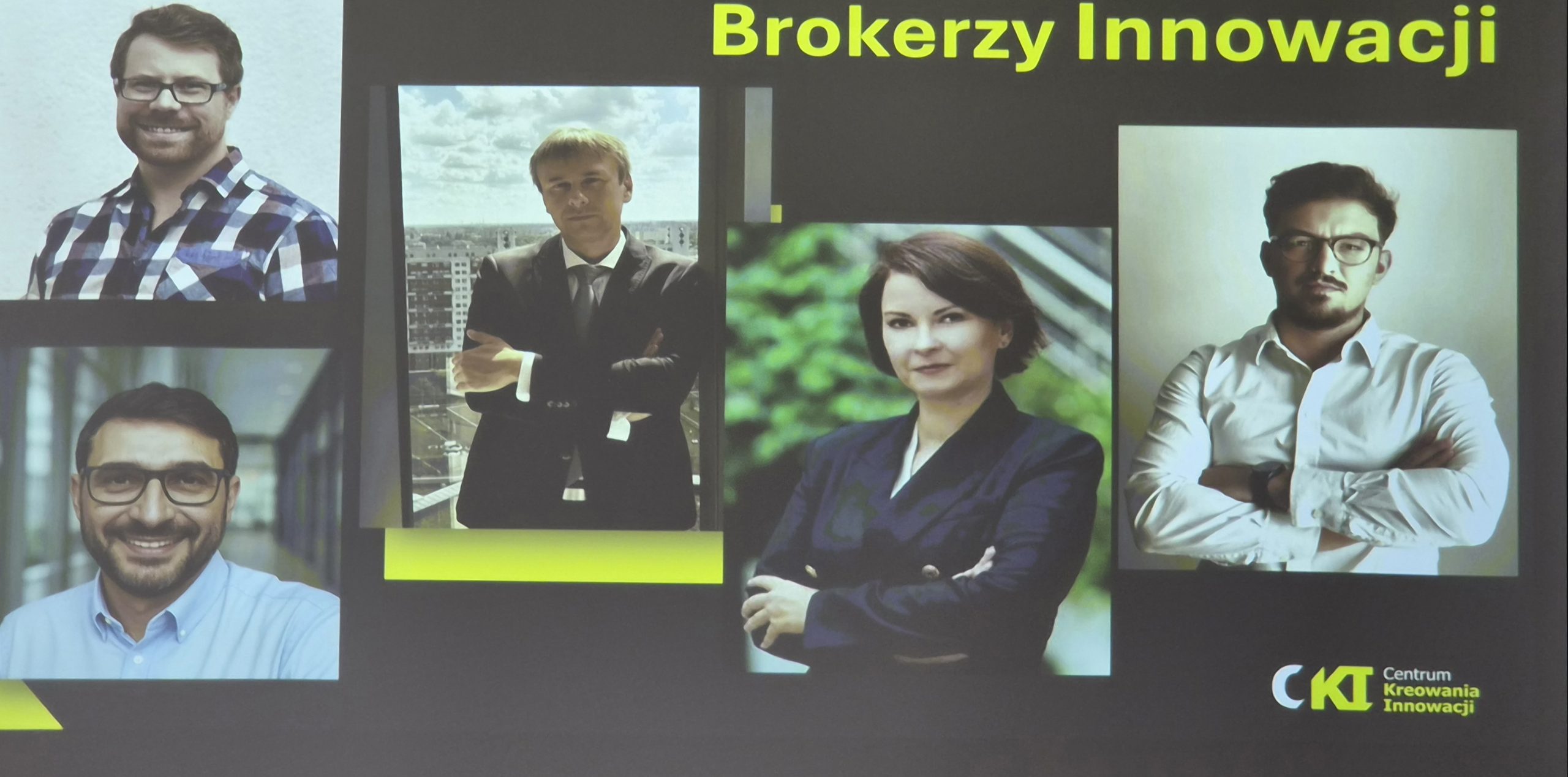 Slajd z prezentacji wyświetla się na ekranie