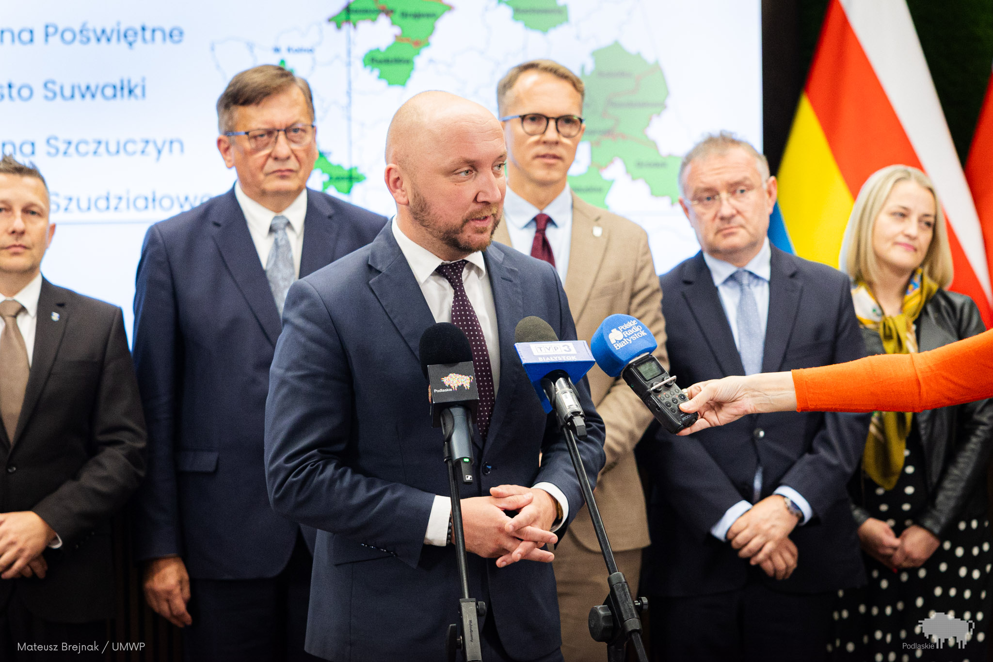 Marszałek i członkowie gmin podczas konferencji granty na rewitalizację